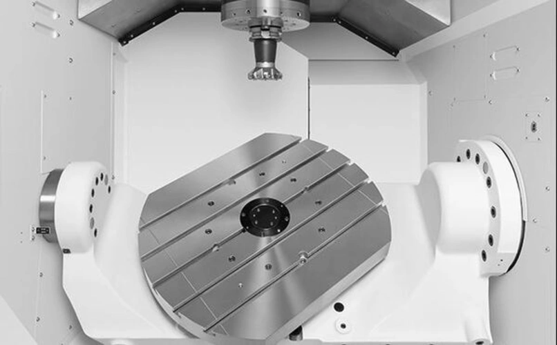 Yamazaki Mazak VARIAXIS i-700 NEO Arbeitsraum